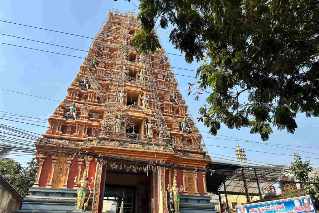 Sri Sri Sri Venkateswara Swamy Temple , Manjeera Rd, Chanda Nagar, Hyderabad, Telangana 500050