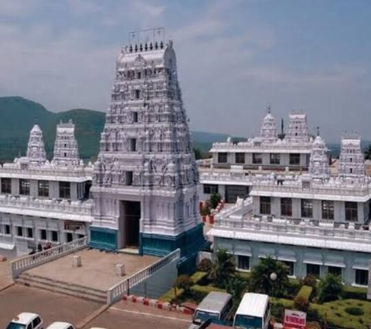 Sri Veera Venkata Sathyanarayana Swamy Vari Devasthanam , Annavaram Andhra Pradesh 533406