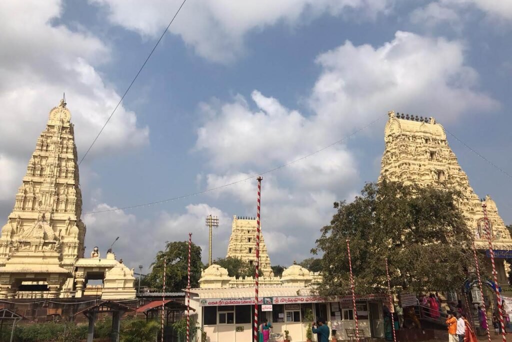 Explore Famous Hindu Temples in India – By State, Deity, City & Festivals