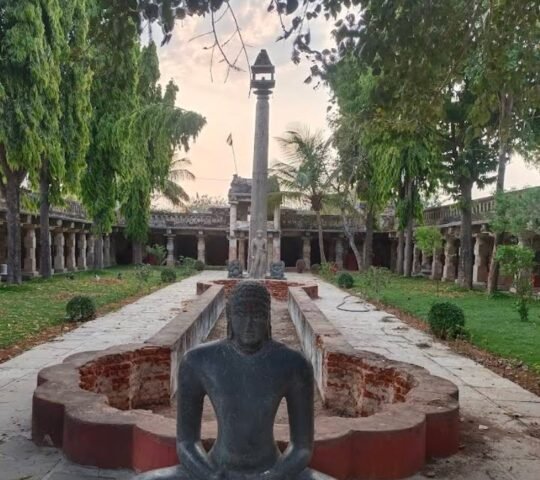 Chalukya era Shri Someshwara, Revanasiddeshwara Temple, Kolanupaka, Telangana 508101 Chalukya era Shri Someshwara, Revanasiddeshwara Temple, Kolanupaka, Telangana 508101