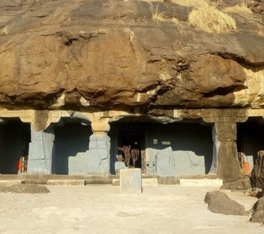 Lonad Caves Shiva Temple , Amane, Maharashtra 421302