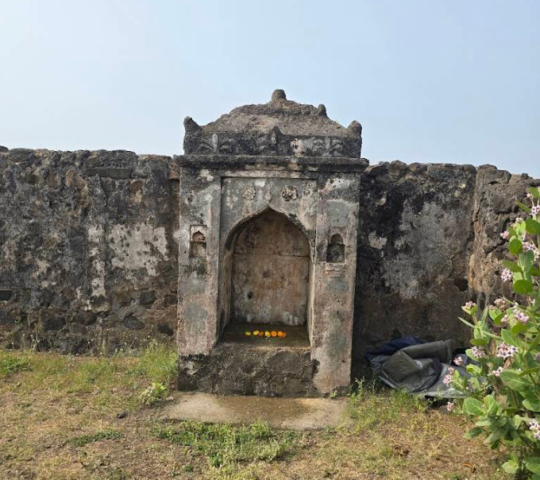 Shiva Temple , Korlai Fort , Korlai, Maharashtra 402202